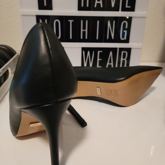 bebe pumps (new) - Picture 4 of 5